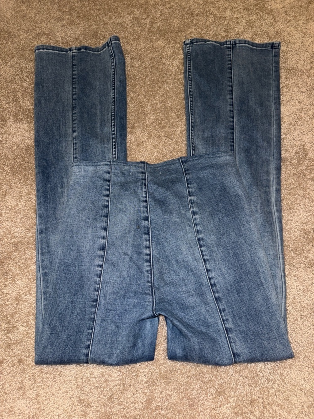 We The Free People Women's High-Rise Flare Jeans in Medium Blue Wash 24. B2 - Picture 4 of 6
